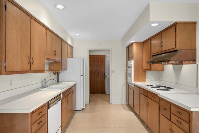 3540 James Avenue S 106, Minneapolis, MN 55408