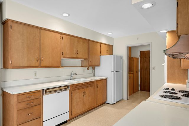 3540 James Avenue S 106, Minneapolis, MN 55408