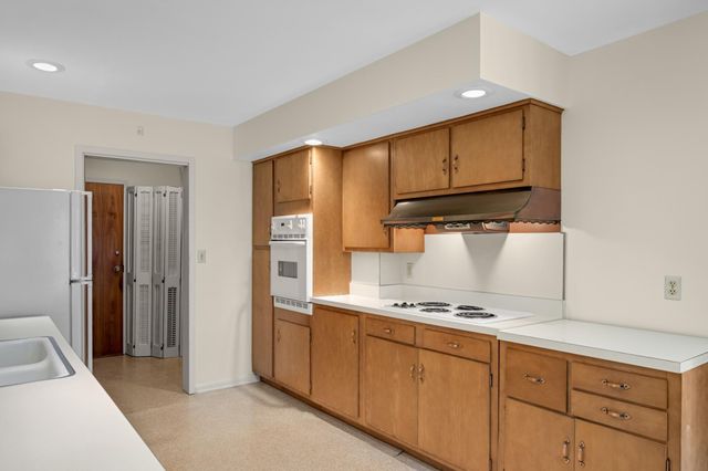 3540 James Avenue S 106, Minneapolis, MN 55408