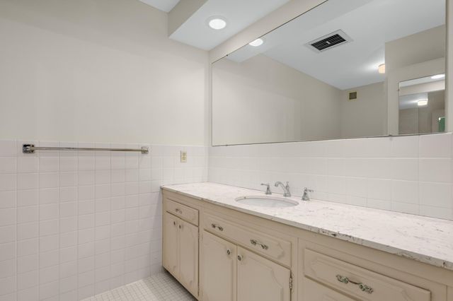 3540 James Avenue S 106, Minneapolis, MN 55408