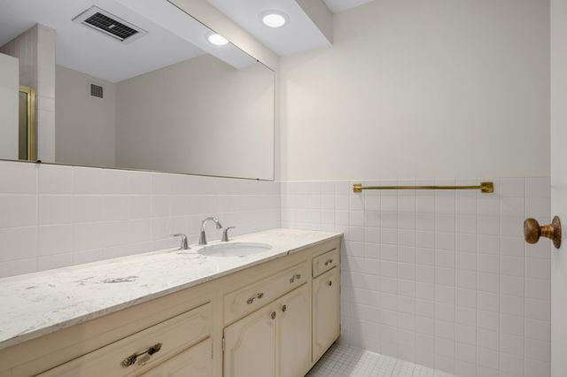 3540 James Avenue S 106, Minneapolis, MN 55408