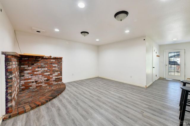 1911 Corby Ave, Santa Rosa, CA 95407