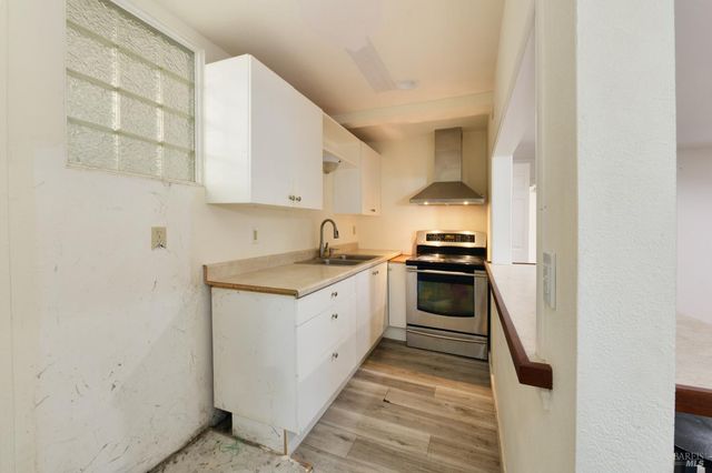 1911 Corby Ave, Santa Rosa, CA 95407