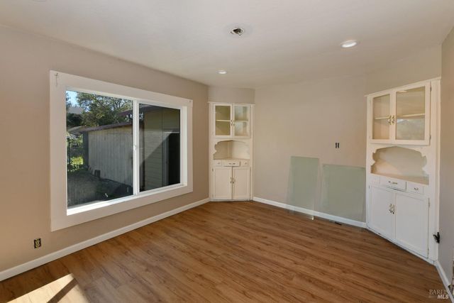 1911 Corby Ave, Santa Rosa, CA 95407