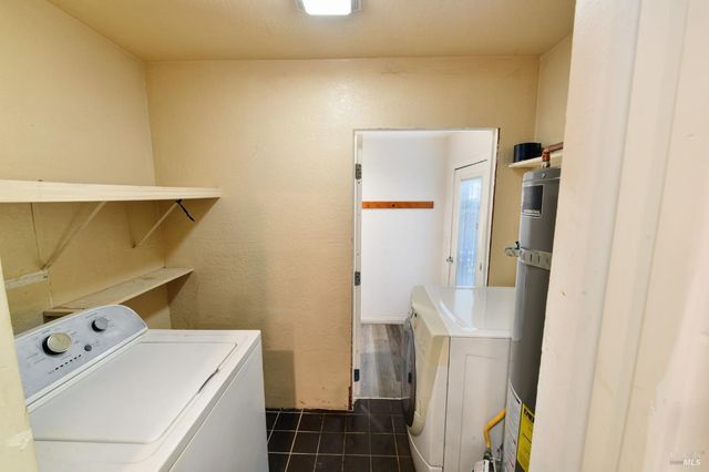 1911 Corby Ave, Santa Rosa, CA 95407