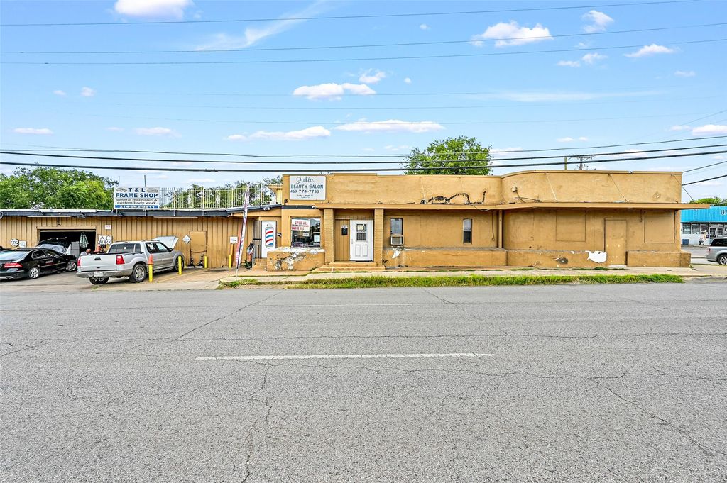 5301 W Davis Street, Dallas, TX 75211