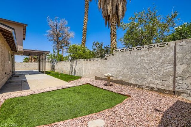 733 Strawberry Place, Henderson, NV 89002