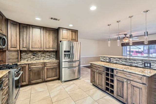 733 Strawberry Place, Henderson, NV 89002