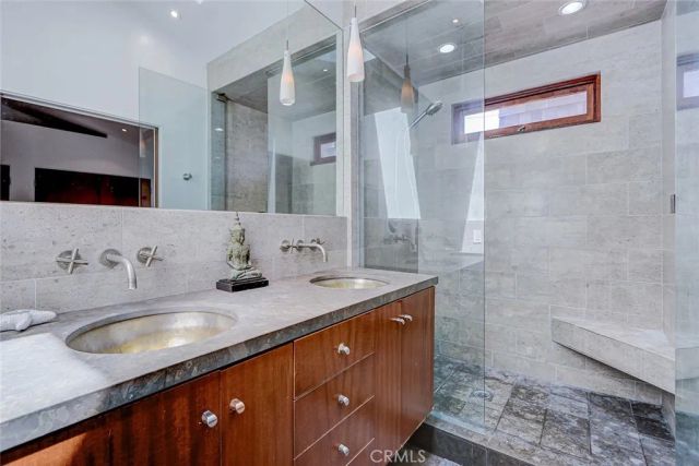 3205 Bayview Drive, Manhattan Beach, CA 90266