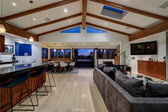 3205 Bayview Drive, Manhattan Beach, CA 90266