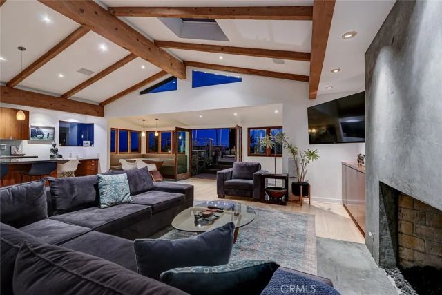 3205 Bayview Drive, Manhattan Beach, CA 90266