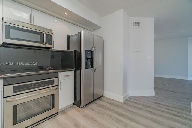 3530 Mystic Pointe Drive 1513, Aventura, FL 33180
