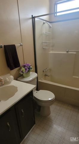 4304 Sabal Court, Bakersfield, CA 93301