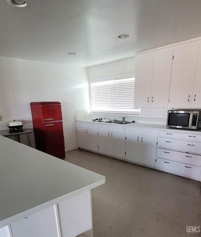 4304 Sabal Court, Bakersfield, CA 93301