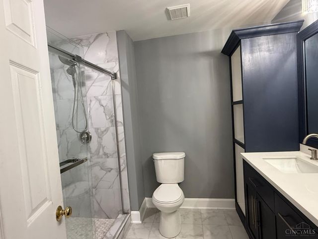 8354 Shadowpoint Court, Montgomery, OH 45242