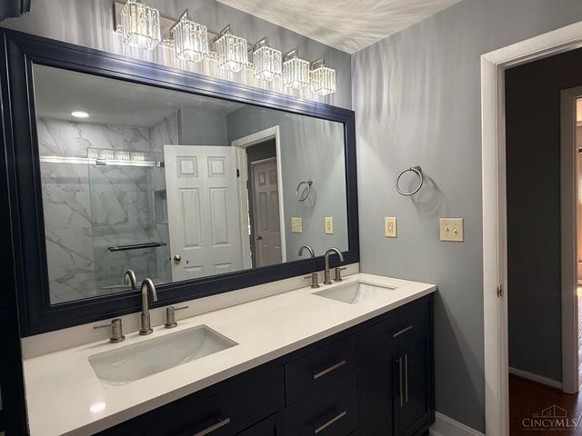 8354 Shadowpoint Court, Montgomery, OH 45242