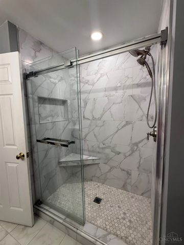 8354 Shadowpoint Court, Montgomery, OH 45242