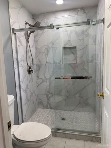 8354 Shadowpoint Court, Montgomery, OH 45242