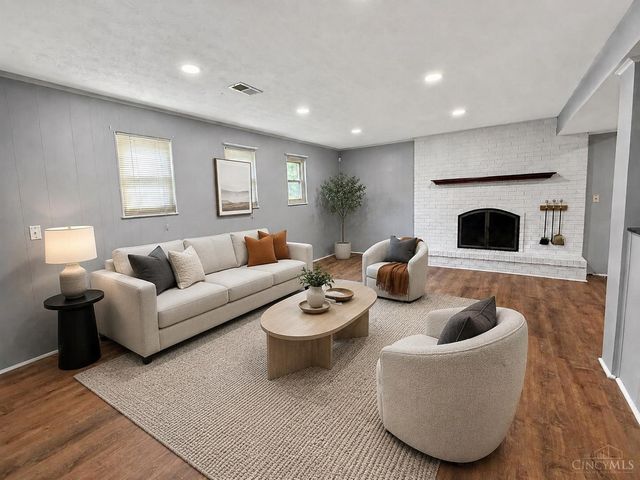8354 Shadowpoint Court, Montgomery, OH 45242