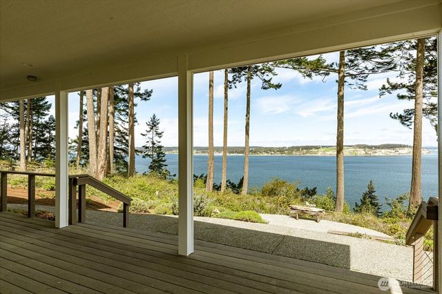 1202 NE Burnham Place, Coupeville, WA 98239