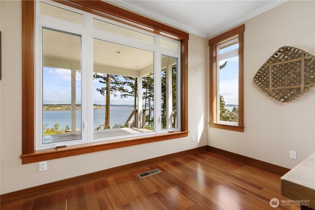 1202 NE Burnham Place, Coupeville, WA 98239
