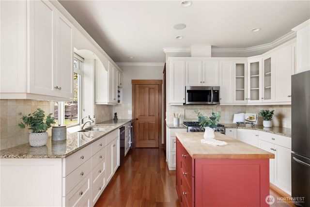 1202 NE Burnham Place, Coupeville, WA 98239