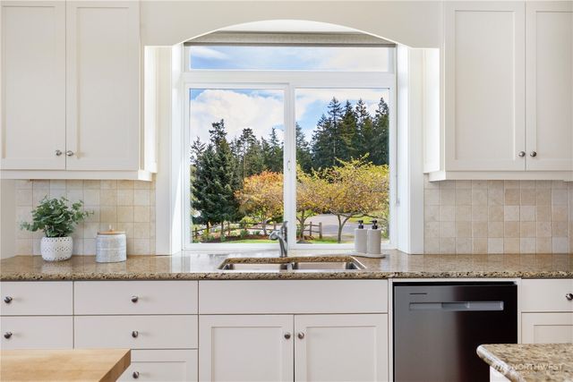 1202 NE Burnham Place, Coupeville, WA 98239