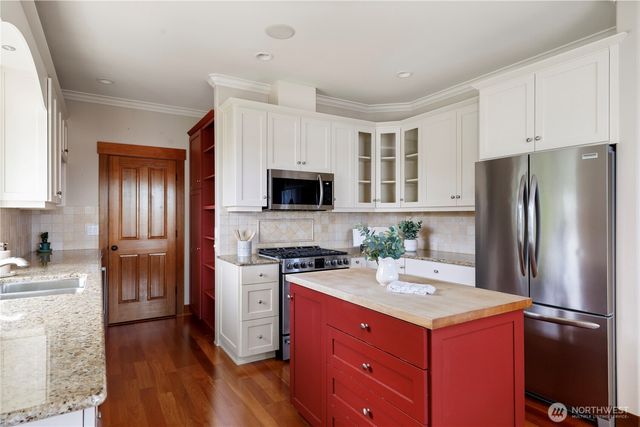 1202 NE Burnham Place, Coupeville, WA 98239