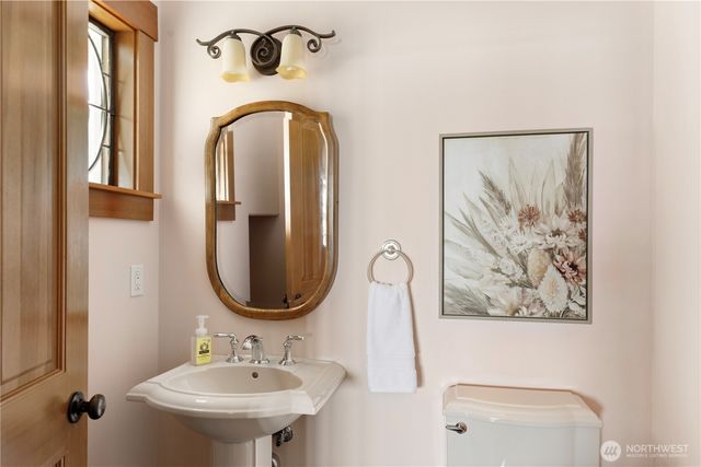 1202 NE Burnham Place, Coupeville, WA 98239