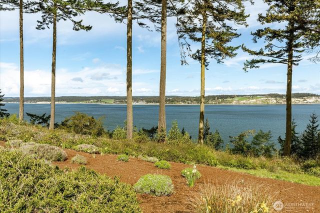 1202 NE Burnham Place, Coupeville, WA 98239