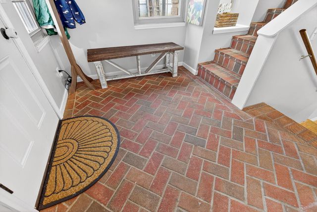 17 E Oak Street, Canal Winchester, OH 43110