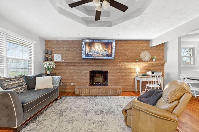 17 E Oak Street, Canal Winchester, OH 43110