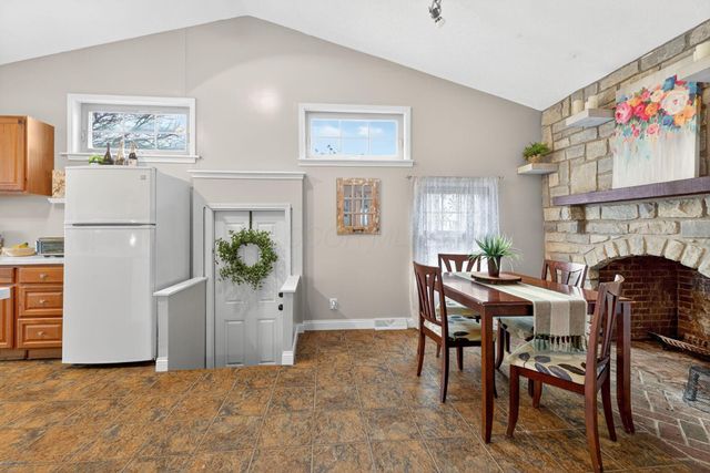 17 E Oak Street, Canal Winchester, OH 43110