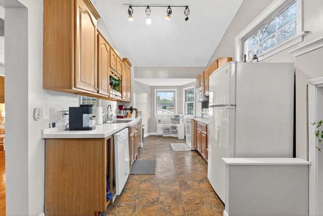 17 E Oak Street, Canal Winchester, OH 43110