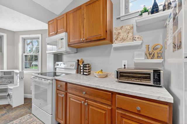 17 E Oak Street, Canal Winchester, OH 43110