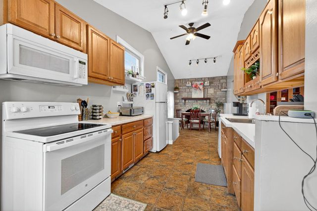 17 E Oak Street, Canal Winchester, OH 43110