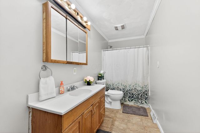 17 E Oak Street, Canal Winchester, OH 43110