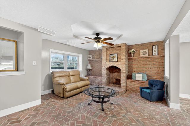 17 E Oak Street, Canal Winchester, OH 43110