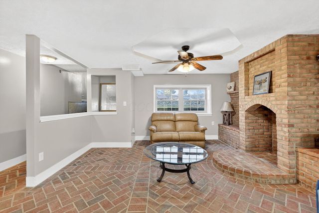 17 E Oak Street, Canal Winchester, OH 43110