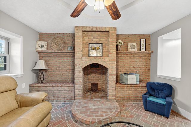 17 E Oak Street, Canal Winchester, OH 43110