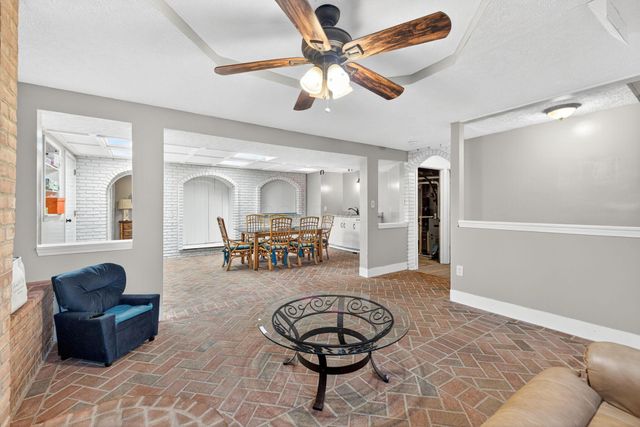 17 E Oak Street, Canal Winchester, OH 43110