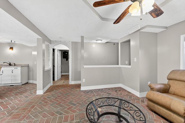 17 E Oak Street, Canal Winchester, OH 43110