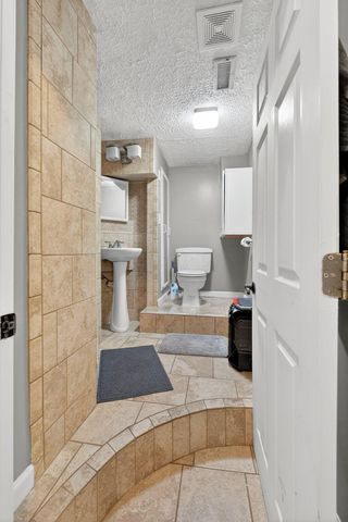 17 E Oak Street, Canal Winchester, OH 43110