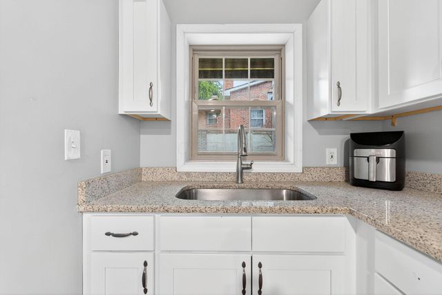 17 E Oak Street, Canal Winchester, OH 43110