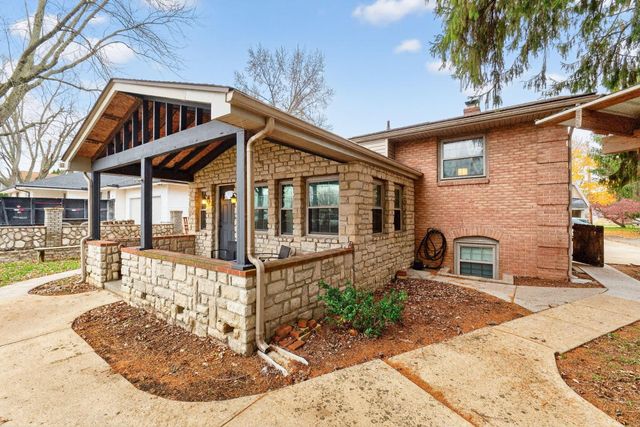 17 E Oak Street, Canal Winchester, OH 43110