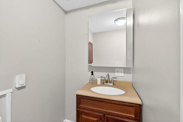 17 E Oak Street, Canal Winchester, OH 43110