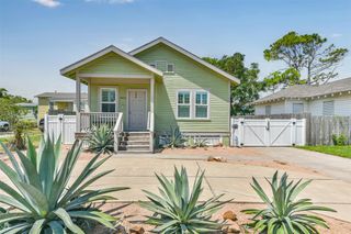 5008 Avenue O 1/2, Galveston, TX 77551