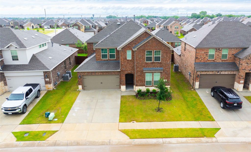 9820 Elk Falls Lane, Aubrey, TX 76227