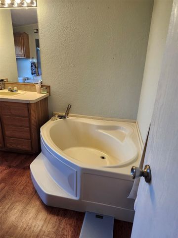 112 Cabot, Springtown, TX 76082