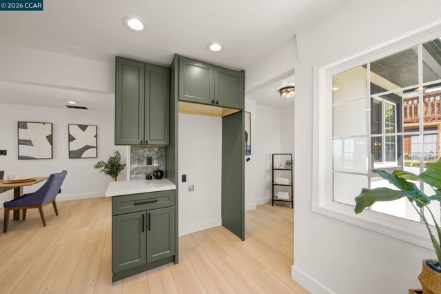 6300 Buena Ventura Ave, Oakland, CA 94605